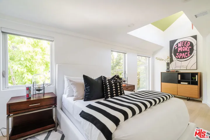 1325 N Wetherly Drive, Los Angeles, California 90069