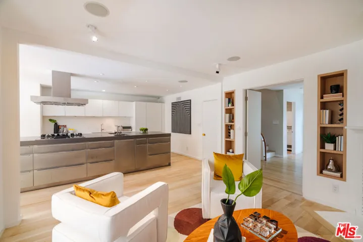 1325 N Wetherly Drive, Los Angeles, California 90069