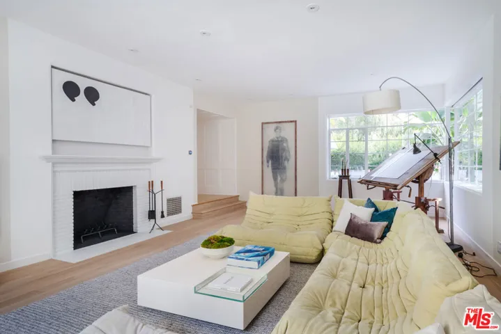 1325 N Wetherly Drive, Los Angeles, California 90069