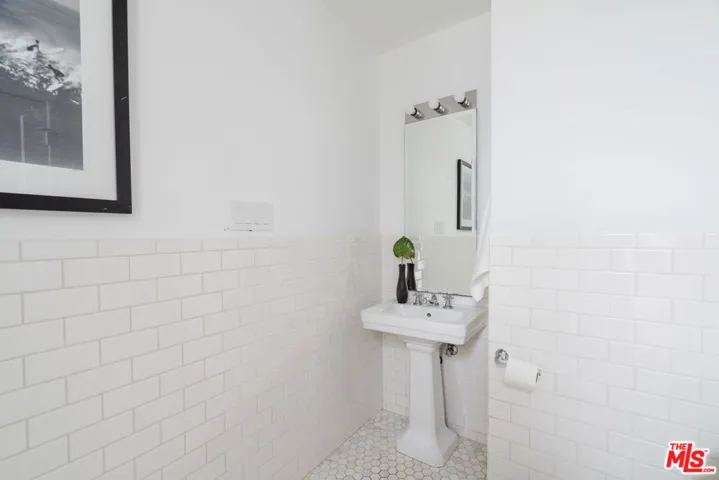 1325 N Wetherly Drive, Los Angeles, California 90069