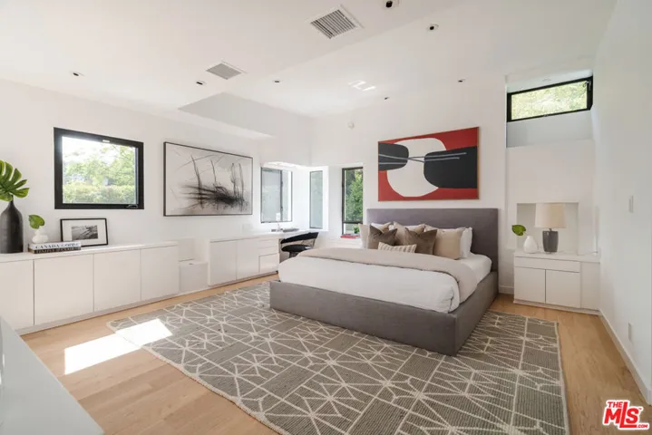 1325 N Wetherly Drive, Los Angeles, California 90069