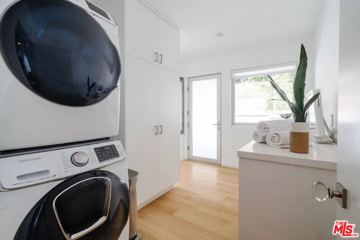 1325 N Wetherly Drive, Los Angeles, California 90069