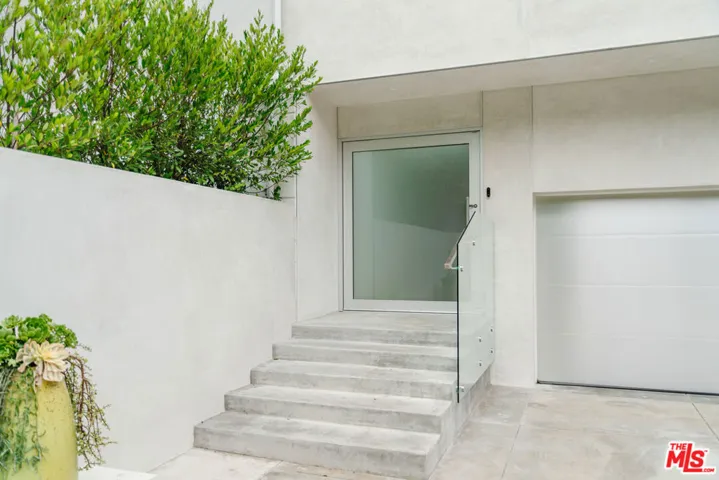 1325 N Wetherly Drive, Los Angeles, California 90069