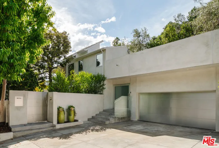 1325 N Wetherly Drive, Los Angeles, California 90069