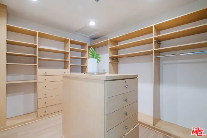 1325 N Wetherly Drive, Los Angeles, California 90069