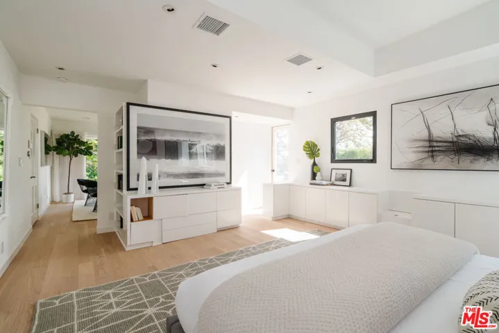 1325 N Wetherly Drive, Los Angeles, California 90069