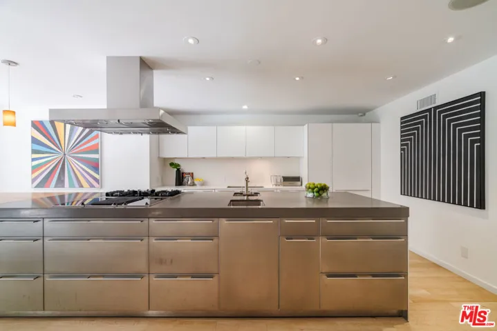 1325 N Wetherly Drive, Los Angeles, California 90069
