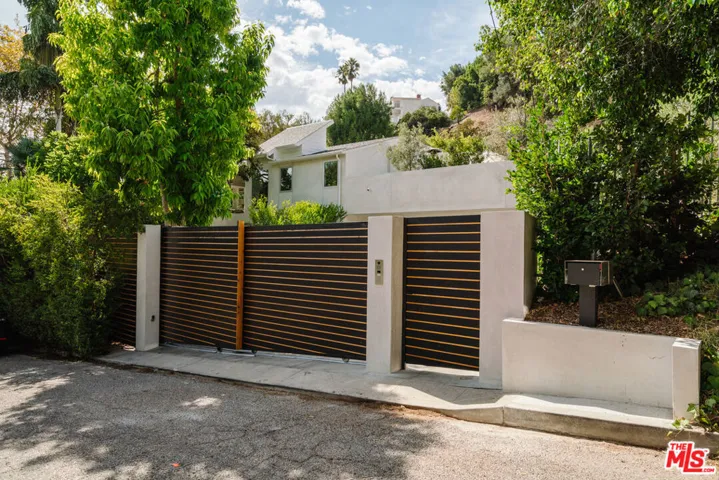 1325 N Wetherly Drive, Los Angeles, California 90069