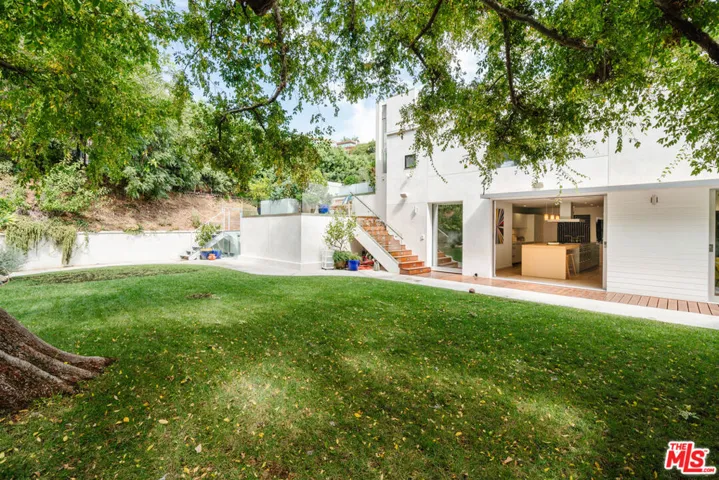 1325 N Wetherly Drive, Los Angeles, California 90069