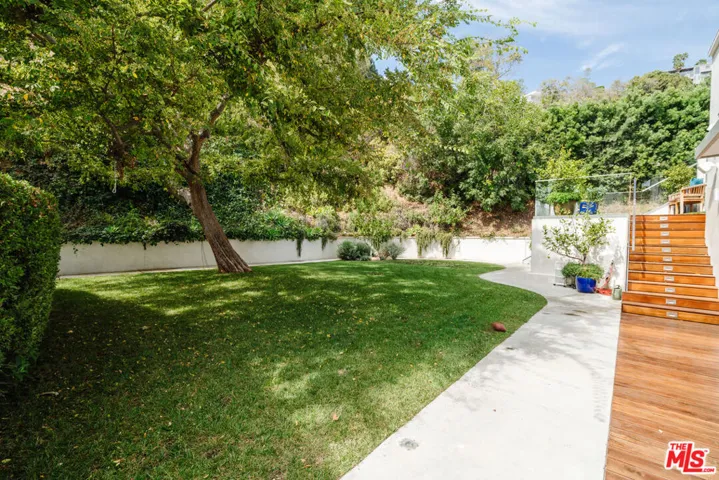 1325 N Wetherly Drive, Los Angeles, California 90069