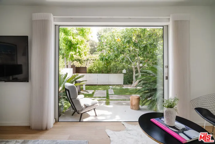 1325 N Wetherly Drive, Los Angeles, California 90069