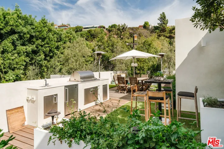 1325 N Wetherly Drive, Los Angeles, California 90069