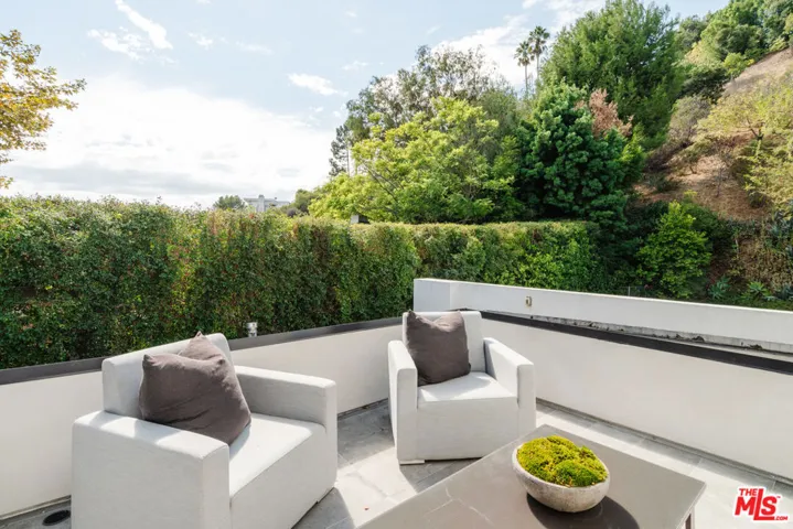 1325 N Wetherly Drive, Los Angeles, California 90069
