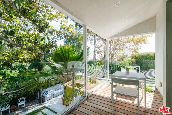 1325 N Wetherly Drive, Los Angeles, California 90069