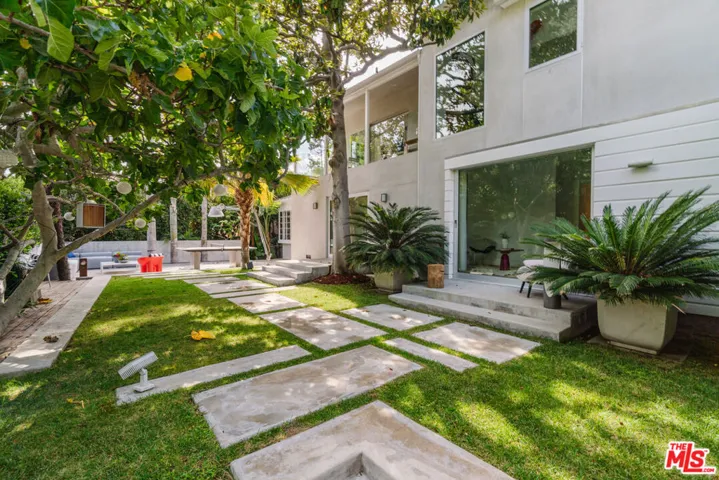 1325 N Wetherly Drive, Los Angeles, California 90069