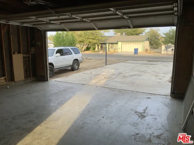 Garage.