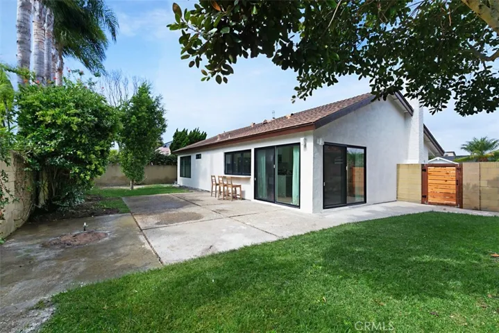 9892 Lapworth Circle, Huntington Beach, California 92646