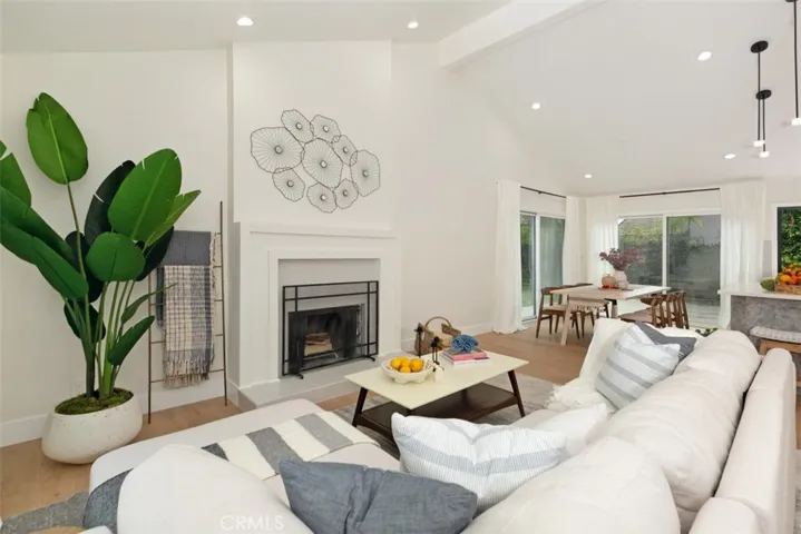9892 Lapworth Circle, Huntington Beach, California 92646