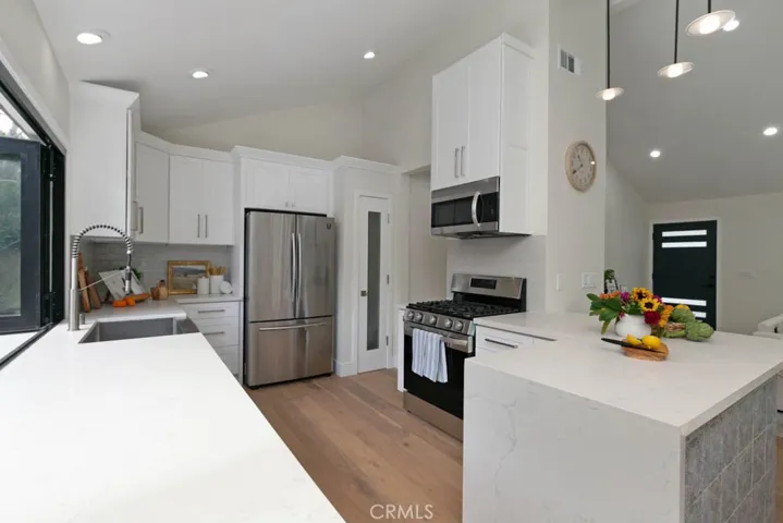 9892 Lapworth Circle, Huntington Beach, California 92646