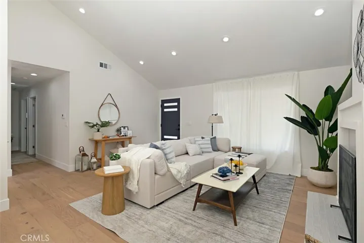 9892 Lapworth Circle, Huntington Beach, California 92646