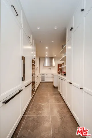 677 S Mccadden Place, Los Angeles, California 90005