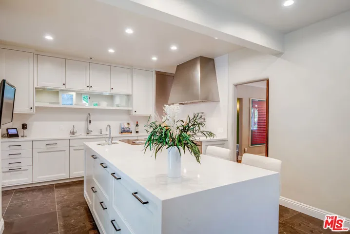 677 S Mccadden Place, Los Angeles, California 90005