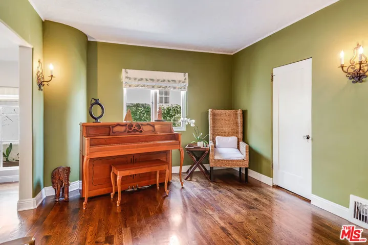 677 S Mccadden Place, Los Angeles, California 90005