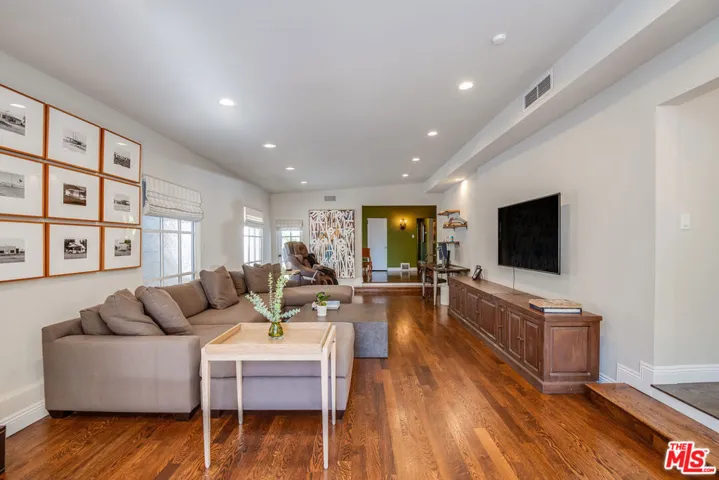 677 S Mccadden Place, Los Angeles, California 90005
