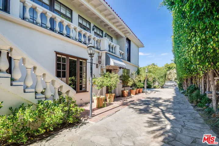 677 S Mccadden Place, Los Angeles, California 90005