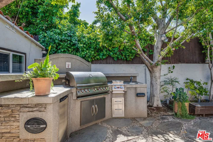 677 S Mccadden Place, Los Angeles, California 90005