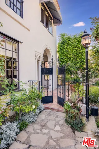 677 S Mccadden Place, Los Angeles, California 90005