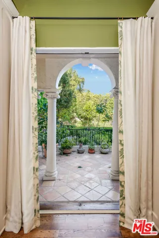 677 S Mccadden Place, Los Angeles, California 90005