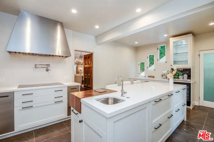 677 S Mccadden Place, Los Angeles, California 90005