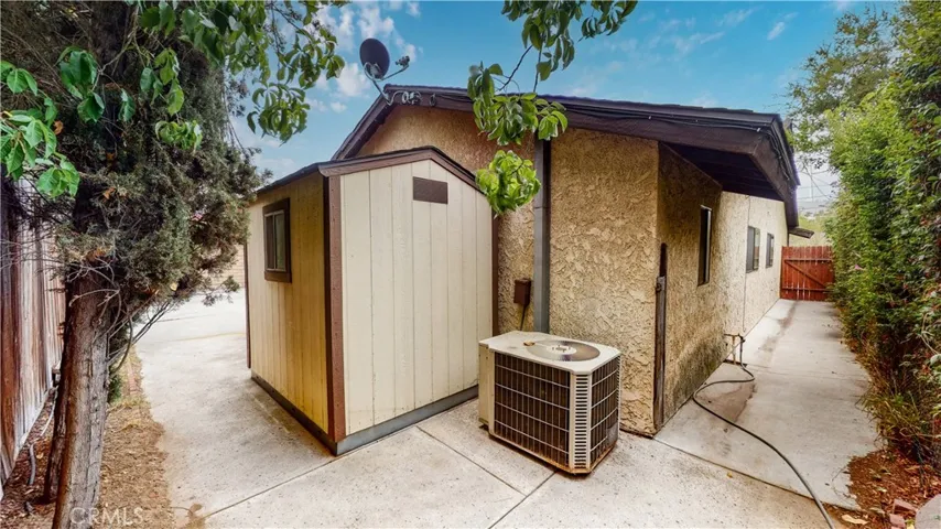 Shed & Side Yard View