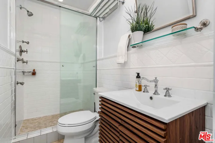 3325 Alana Drive, Sherman Oaks, California 91403