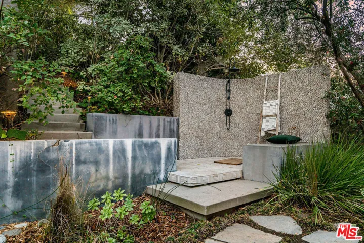 3325 Alana Drive, Sherman Oaks, California 91403