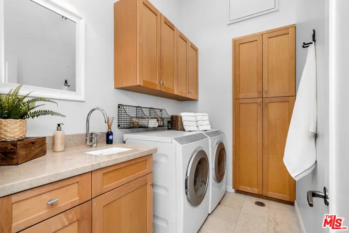 3325 Alana Drive, Sherman Oaks, California 91403