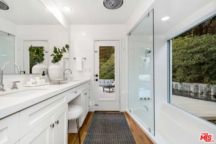 3325 Alana Drive, Sherman Oaks, California 91403