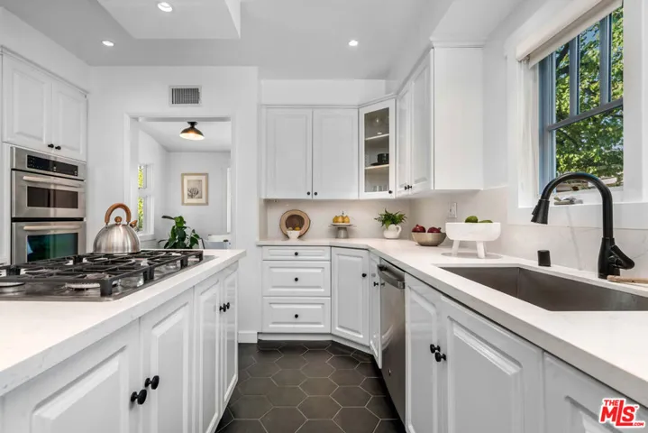 3325 Alana Drive, Sherman Oaks, California 91403