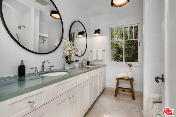 3325 Alana Drive, Sherman Oaks, California 91403