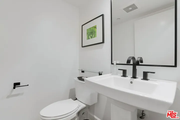 1238 22nd Street 2, Santa Monica, California 90404