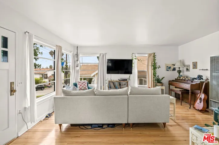 4033 Clayton Avenue, Los Angeles, California 90027