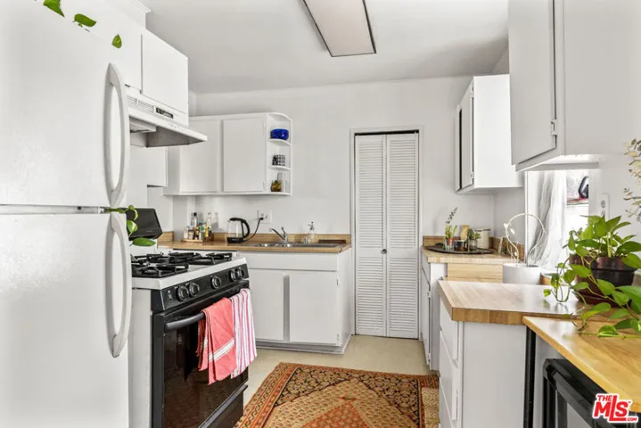4033 Clayton Avenue, Los Angeles, California 90027