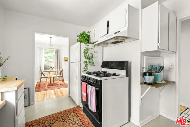 4033 Clayton Avenue, Los Angeles, California 90027