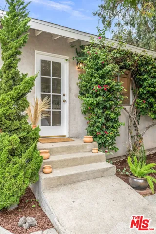 4033 Clayton Avenue, Los Angeles, California 90027