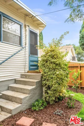 4033 Clayton Avenue, Los Angeles, California 90027
