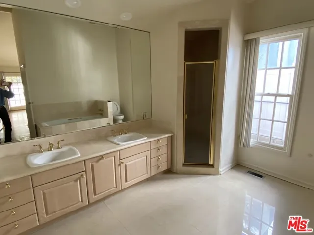 14590 Valley Vista Boulevard, Sherman Oaks, California 91403