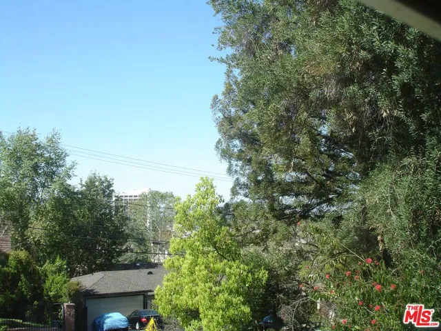 14590 Valley Vista Boulevard, Sherman Oaks, California 91403