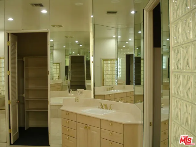 14590 Valley Vista Boulevard, Sherman Oaks, California 91403