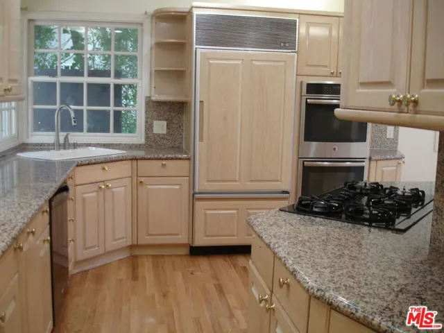 14590 Valley Vista Boulevard, Sherman Oaks, California 91403